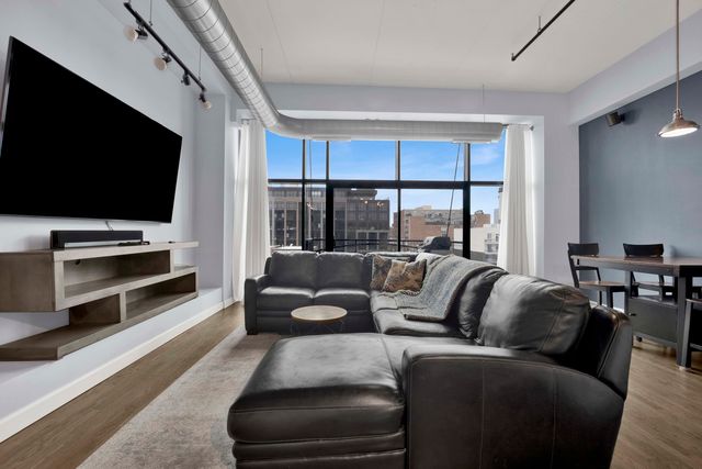 1224 W Van Buren Street 523, Chicago, IL 60607