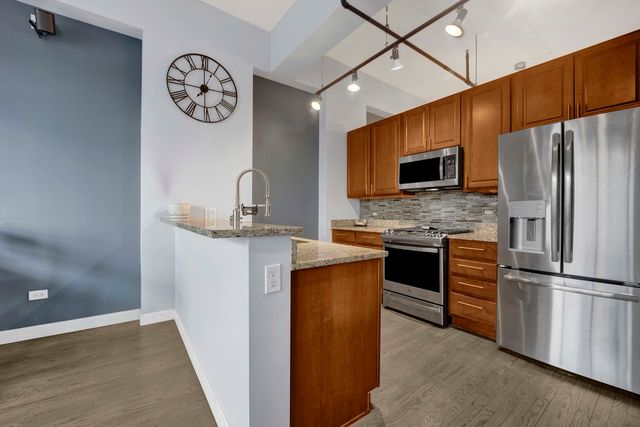 1224 W Van Buren Street 523, Chicago, IL 60607