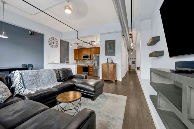 1224 W Van Buren Street 523, Chicago, IL 60607