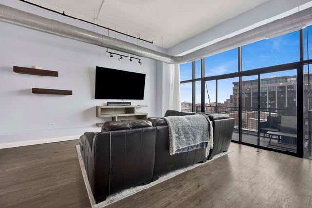 1224 W Van Buren Street 523, Chicago, IL 60607