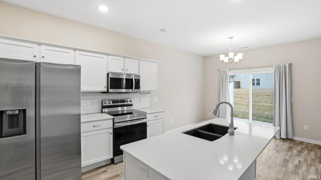 3597 Canal Square Drive, New Haven, IN 46774