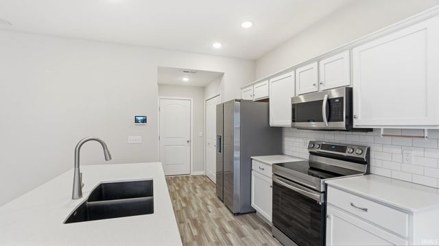 3597 Canal Square Drive, New Haven, IN 46774