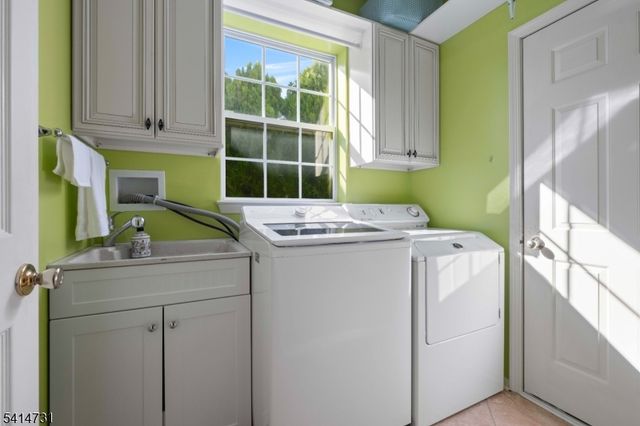 8 Schaal St, Bridgewater Twp., NJ 08807