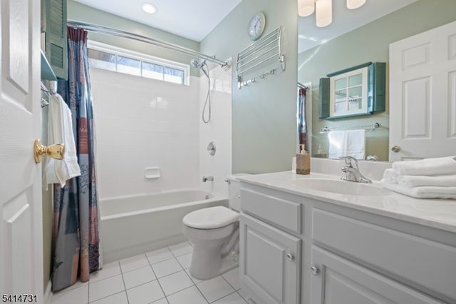 8 Schaal St, Bridgewater Twp., NJ 08807