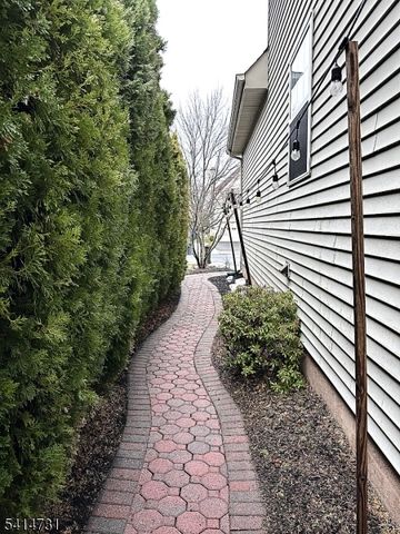 8 Schaal St, Bridgewater Twp., NJ 08807