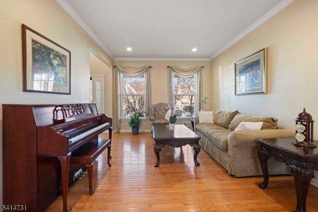 8 Schaal St, Bridgewater Twp., NJ 08807