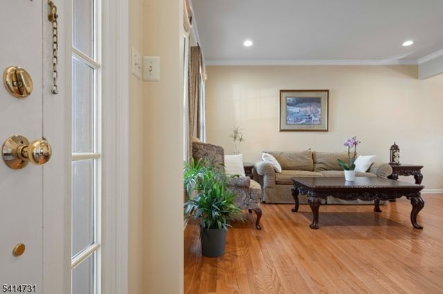 8 Schaal St, Bridgewater Twp., NJ 08807