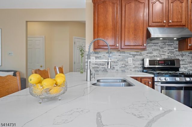 8 Schaal St, Bridgewater Twp., NJ 08807