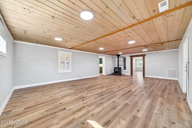 2490 Chestnut Hill Rd, Crossville, TN 38571