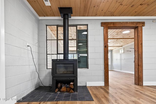 2490 Chestnut Hill Rd, Crossville, TN 38571