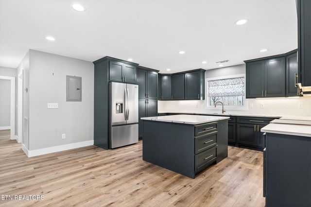 2490 Chestnut Hill Rd, Crossville, TN 38571