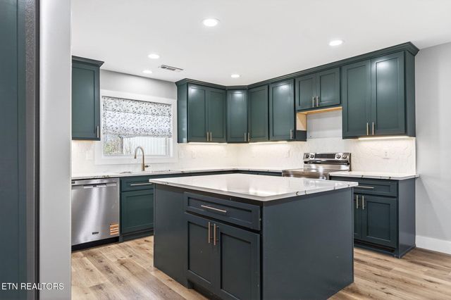 2490 Chestnut Hill Rd, Crossville, TN 38571