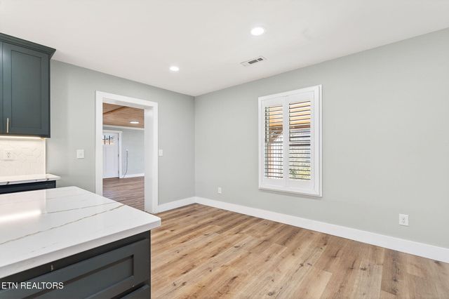 2490 Chestnut Hill Rd, Crossville, TN 38571