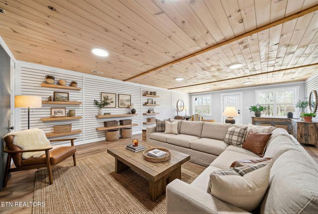 2490 Chestnut Hill Rd, Crossville, TN 38571