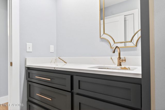 2490 Chestnut Hill Rd, Crossville, TN 38571