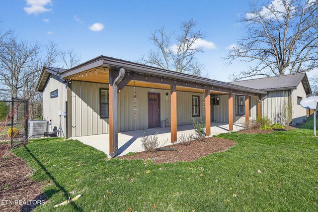 2490 Chestnut Hill Rd, Crossville, TN 38571