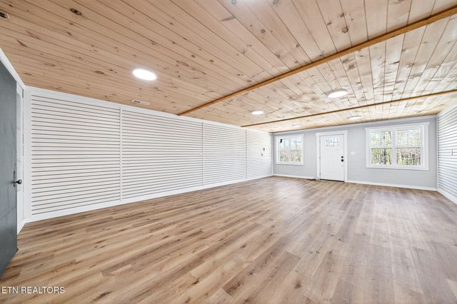 2490 Chestnut Hill Rd, Crossville, TN 38571