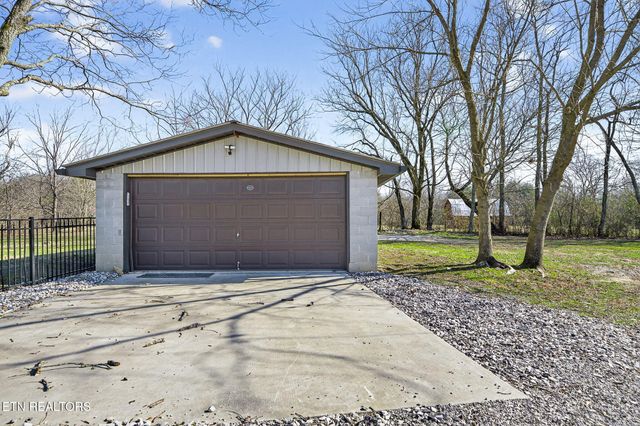 2490 Chestnut Hill Rd, Crossville, TN 38571