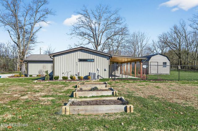 2490 Chestnut Hill Rd, Crossville, TN 38571