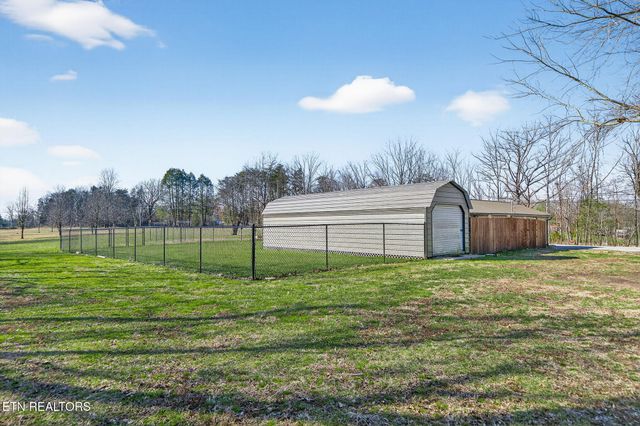 2490 Chestnut Hill Rd, Crossville, TN 38571