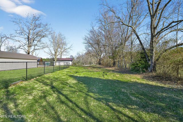 2490 Chestnut Hill Rd, Crossville, TN 38571