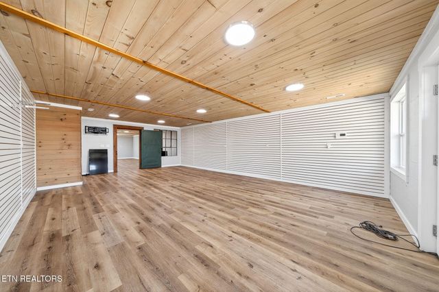 2490 Chestnut Hill Rd, Crossville, TN 38571