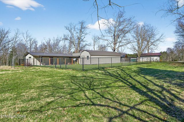 2490 Chestnut Hill Rd, Crossville, TN 38571