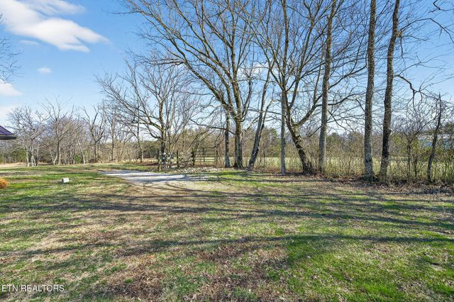 2490 Chestnut Hill Rd, Crossville, TN 38571