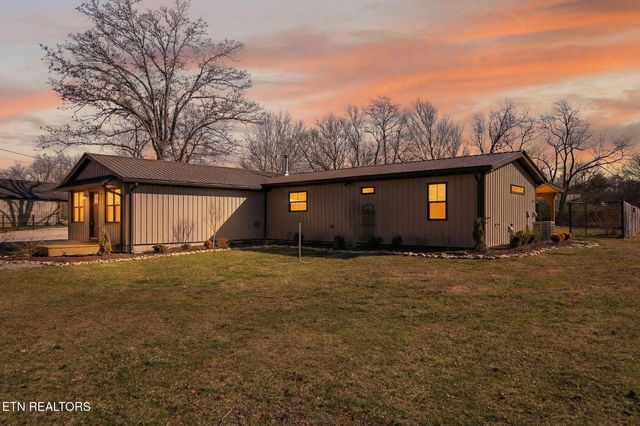 2490 Chestnut Hill Rd, Crossville, TN 38571