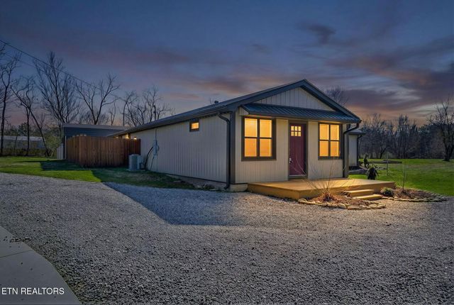 2490 Chestnut Hill Rd, Crossville, TN 38571