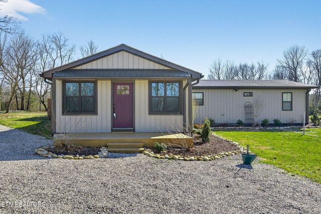 2490 Chestnut Hill Rd, Crossville, TN 38571