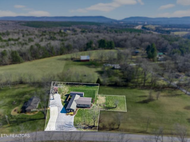 2490 Chestnut Hill Rd, Crossville, TN 38571