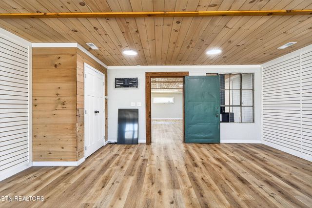 2490 Chestnut Hill Rd, Crossville, TN 38571