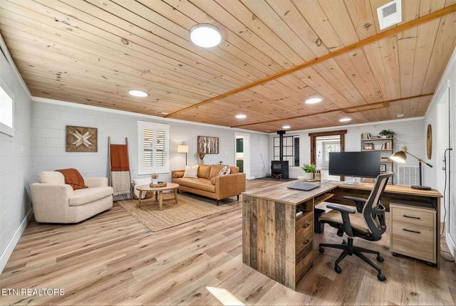 2490 Chestnut Hill Rd, Crossville, TN 38571