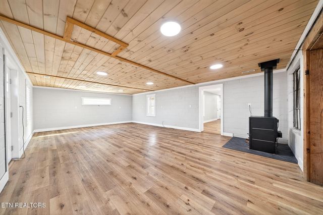 2490 Chestnut Hill Rd, Crossville, TN 38571