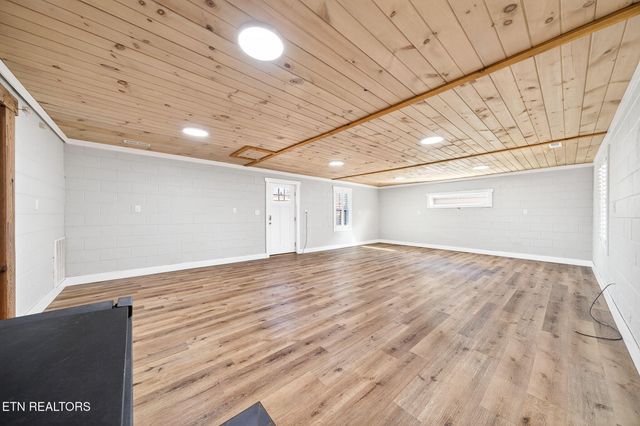 2490 Chestnut Hill Rd, Crossville, TN 38571