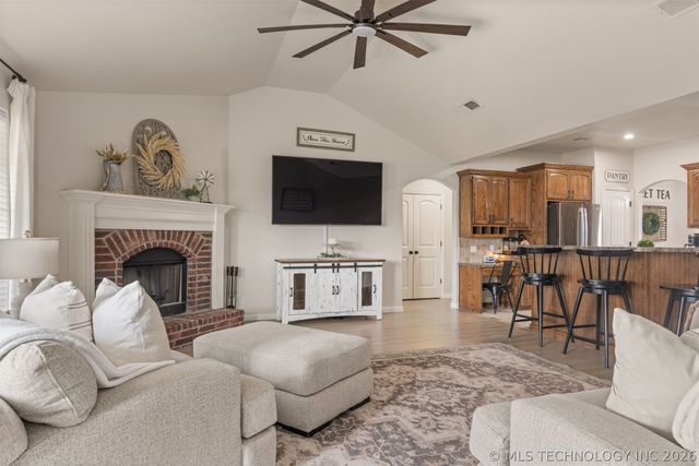 13556 S 235th East Avenue, Coweta, OK 74429