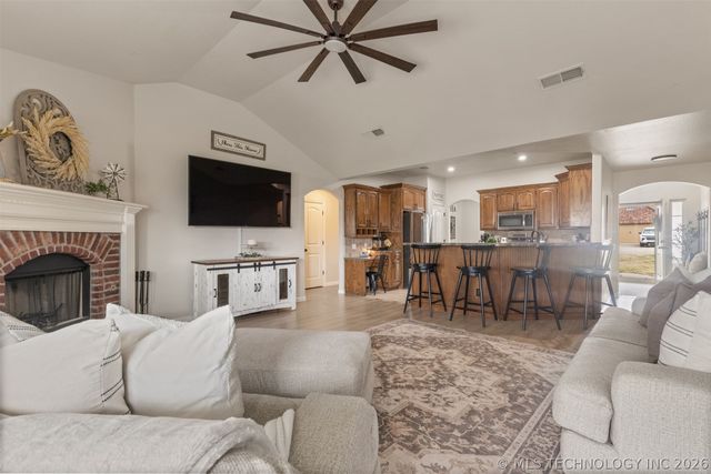 13556 S 235th East Avenue, Coweta, OK 74429