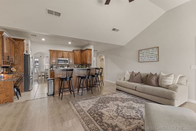 13556 S 235th East Avenue, Coweta, OK 74429