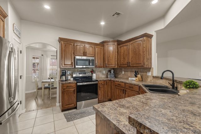 13556 S 235th East Avenue, Coweta, OK 74429