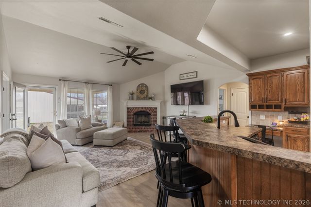 13556 S 235th East Avenue, Coweta, OK 74429