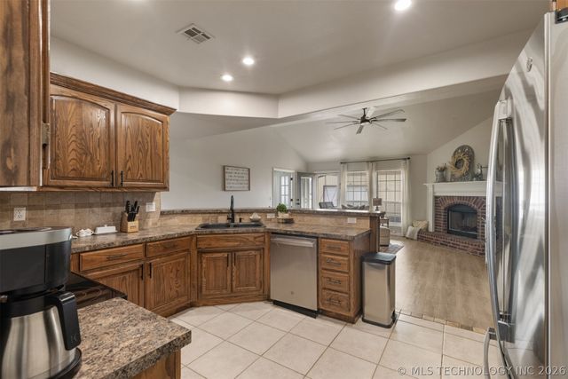 13556 S 235th East Avenue, Coweta, OK 74429