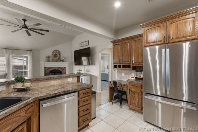 13556 S 235th East Avenue, Coweta, OK 74429