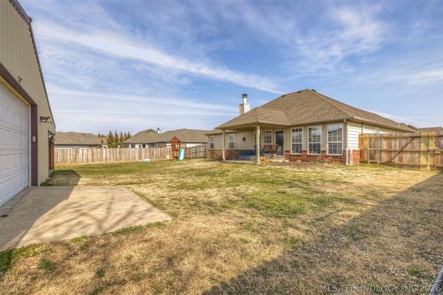 13556 S 235th East Avenue, Coweta, OK 74429