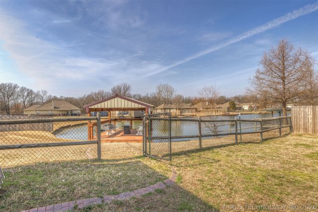 13556 S 235th East Avenue, Coweta, OK 74429