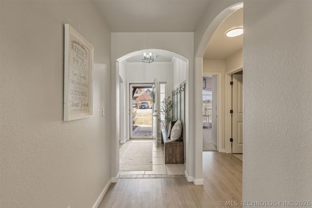 13556 S 235th East Avenue, Coweta, OK 74429