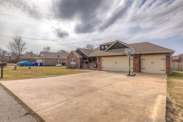 13556 S 235th East Avenue, Coweta, OK 74429