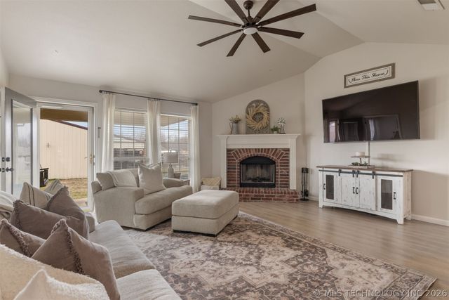 13556 S 235th East Avenue, Coweta, OK 74429