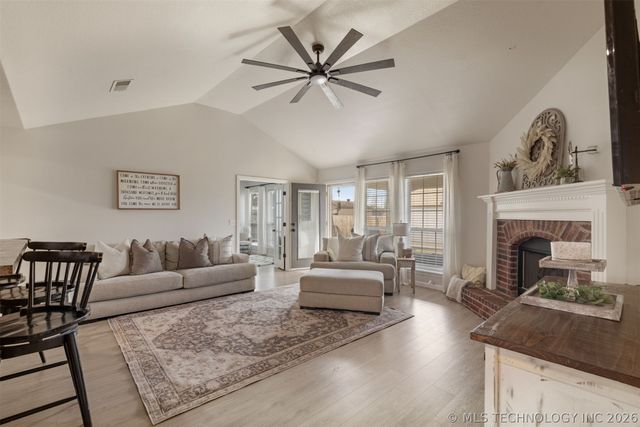 13556 S 235th East Avenue, Coweta, OK 74429