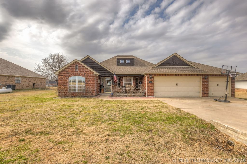 13556 S 235th East Avenue, Coweta, OK 74429